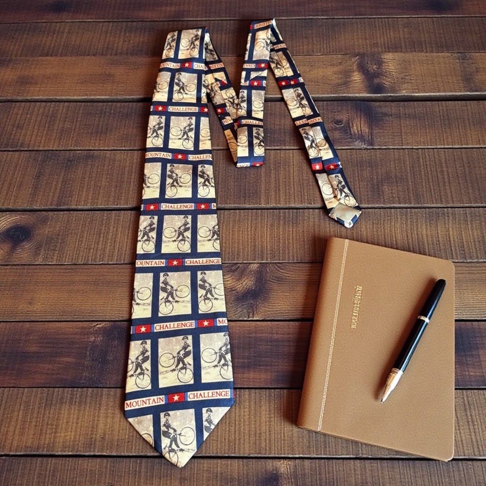 VINTAGE CLAIBORNE SPORT MOUNTAIN CHALLENGE BICYCLE TIE